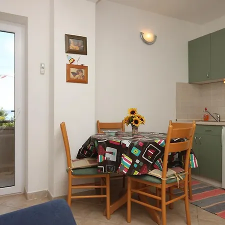 6725d Apartment *